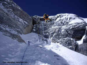 Everest N Sec Step.jpg (196299 Byte)